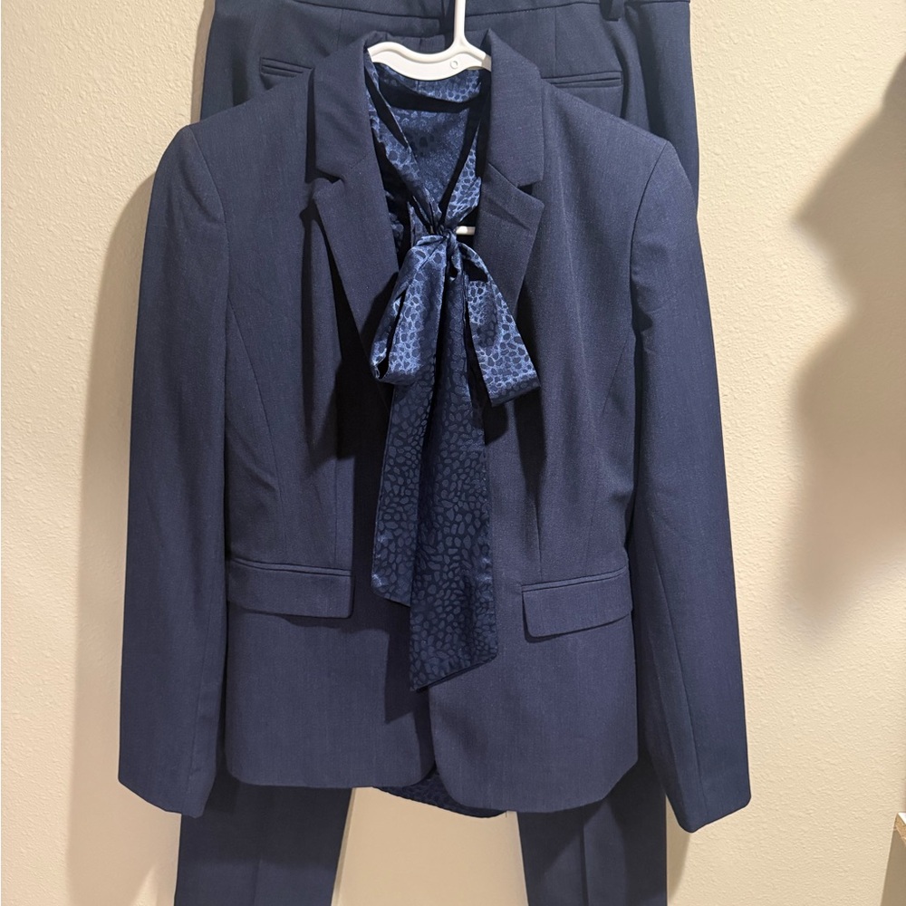 Elegant Ann Taylor Factory Navy Blue Suit Set with blouse